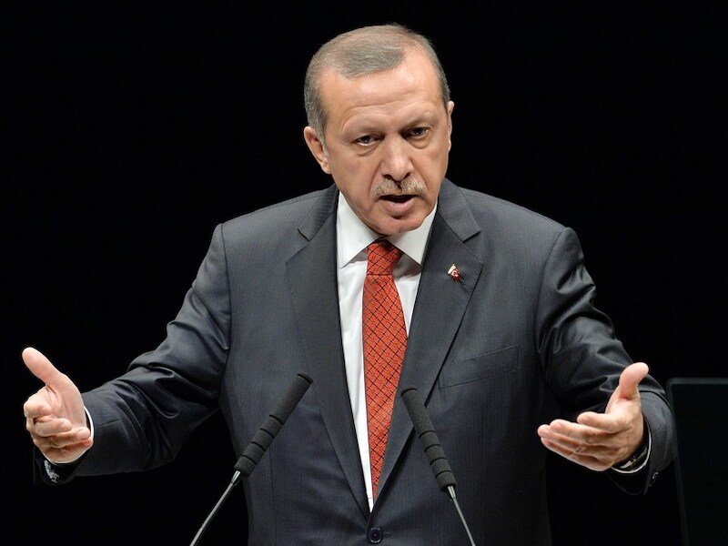 Premier Erdogan haalde ook al de bezem door zijn regering.