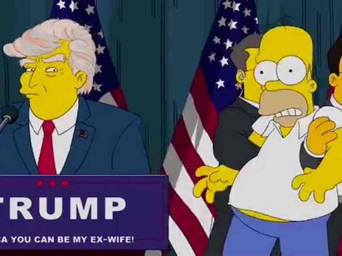Homer wordt weggesleurd tijdens een campagnebijeenkomst van Donald Trump in een apart animatiefilmpje dat in juli vorig jaar werd uitgebracht.