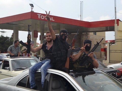 Al-Nusra hield ook al Libanese soldaten gevangen. Vrienden en sympathisanten van Shaaban vieren feest na zijn vrijlating door de moslimextremisten.