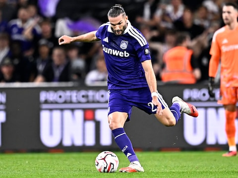 Anderlecht start sterk: Ilic houdt Sikan met uitstekende redding van openingsgoal