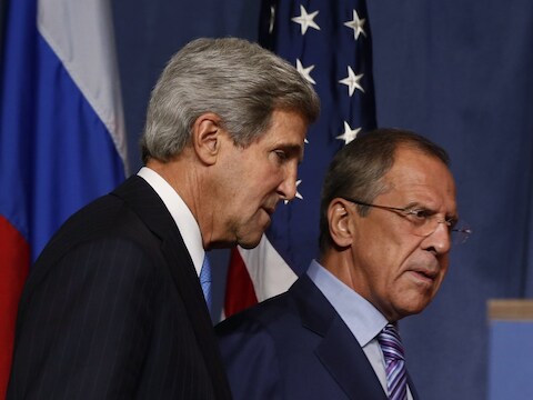 Buitenlandministers John Kerry (l) en Sergej Lavrov (r).