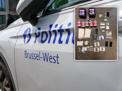 Tijdens verschillende huiszoekingen troffen de speurders een aanzienlijke hoeveelheid drugs aan