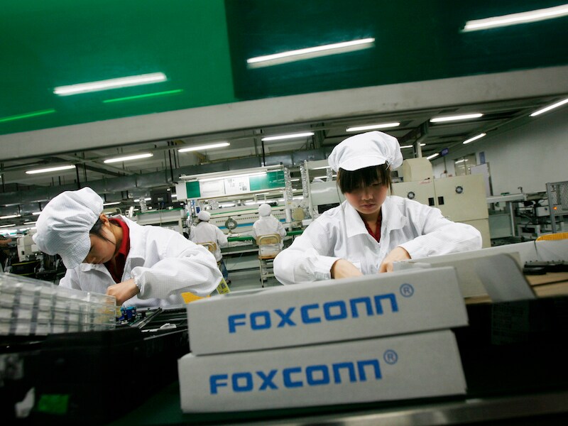 Het grootscheepse onderzoek komt er nadat 150 Foxconn-werknemers met zelfmoord dreigden.