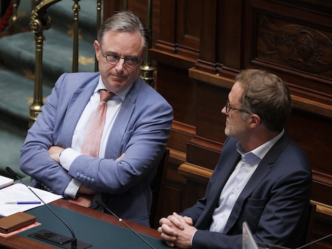 Premier Bart De Wever (N-VA) en PS-voorzitter Paul Magnette, net voor het zomerreces in de Kamer.