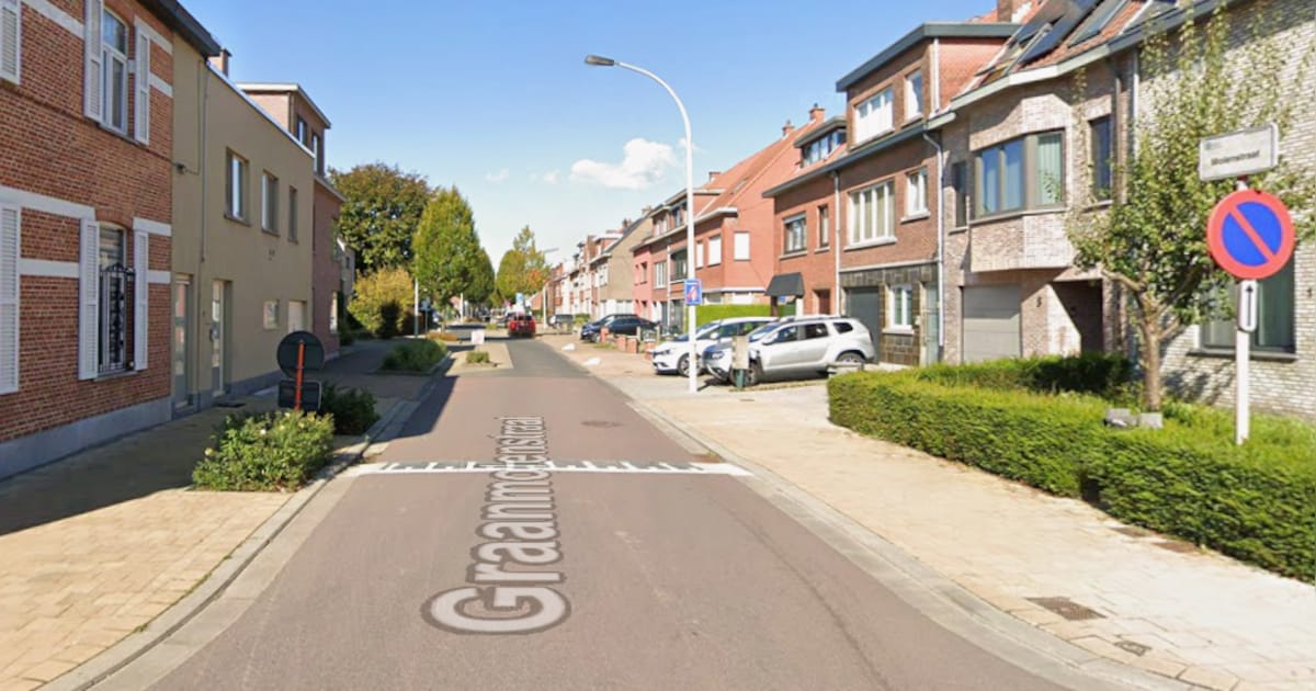 Dronken chauffeur gaat over de kop na aanrijding in Graanmolenstraat