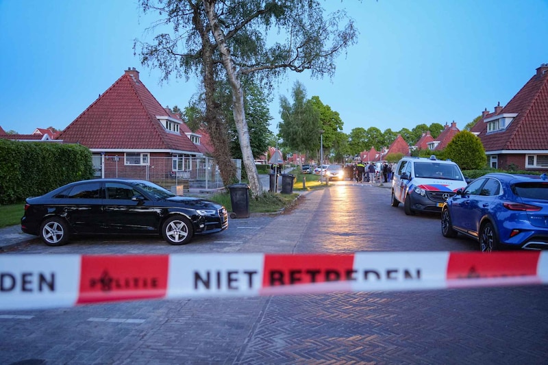 Voor een woning in Stadskanaal is donderdagavond een verdacht voorwerp aangetroffen. (14/05/26)