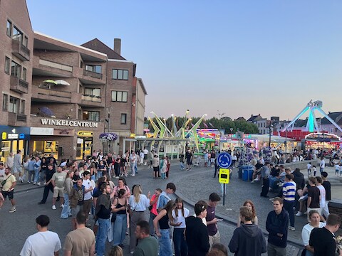 Wachtrij Tijdloze Dansant Fonnefeesten tot op de Markt