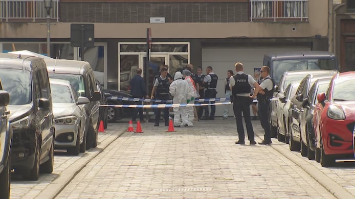 De Brusselstraat in Oostende werd afgesloten na de dodelijke schietpartij. Ook het labo is ter plaatse. 