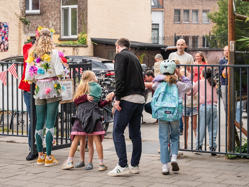 1 op de 5 ouders neemt vrijaf voor eerste schooldag: mag je baas dat zomaar weigeren?