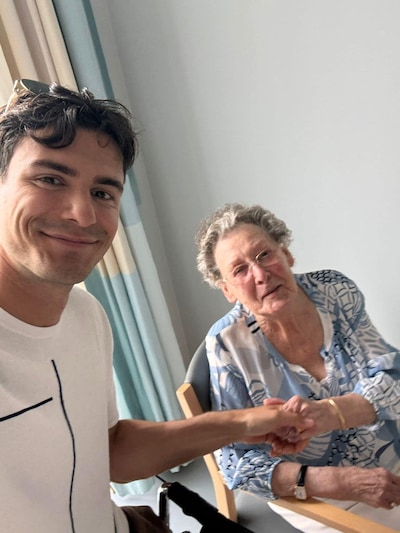 Conner Rousseau vindt grootmoeder na val en bedankt ambulanciers: “Fier op onze zorg”