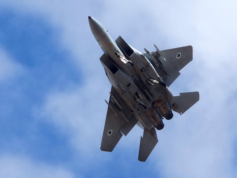 Er waren afgelopen nacht veel Israëlische vliegtuigen boven Libanon en er is een doel geraakt in het grensgebied, aldus het Libanese leger.