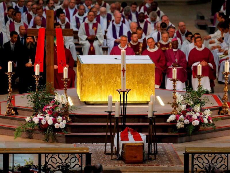 De kathedraal van Rouen liep vol voor de begrafenis van de vermoorde priester Jacques Hamel.
