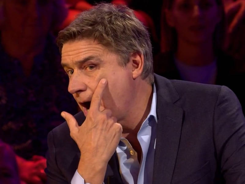 Erik Van Looy met blauw oog in 'De slimste mens'
