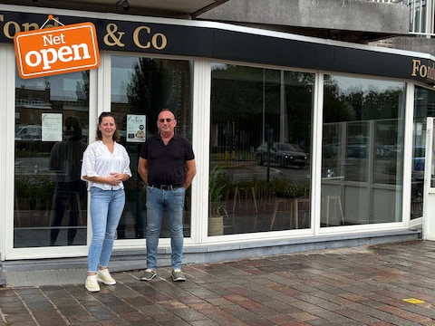 Karelle met de vorige uitbater Marc voor Fondue & Co aan de Kaai in Nieuwpoort
