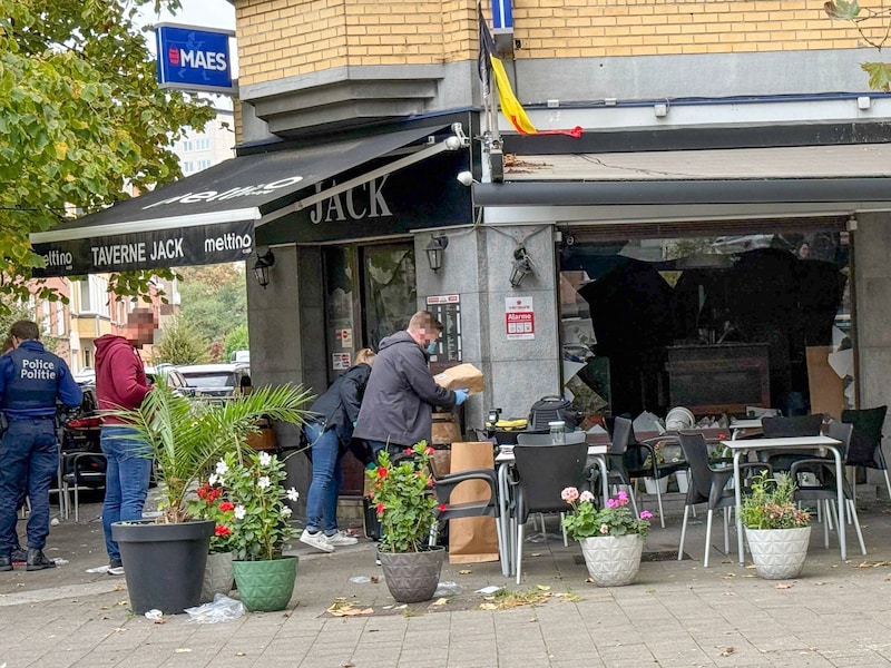 De politie en het gerechtelijk labo kwamen ter plaatse voor sporenonderzoek.