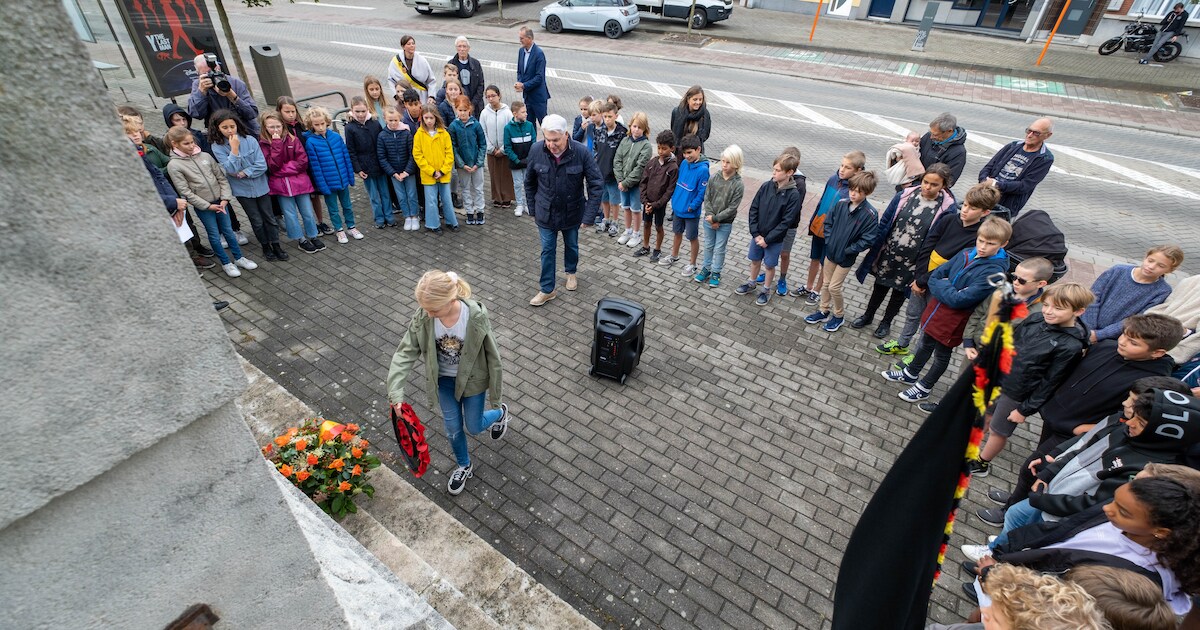Leerlingen brengen hulde aan slachtoffers Fort van Walem | Mechelen ...