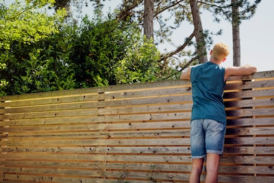 Geef glurende buren geen kans: zo creëer je meer privacy in je tuin