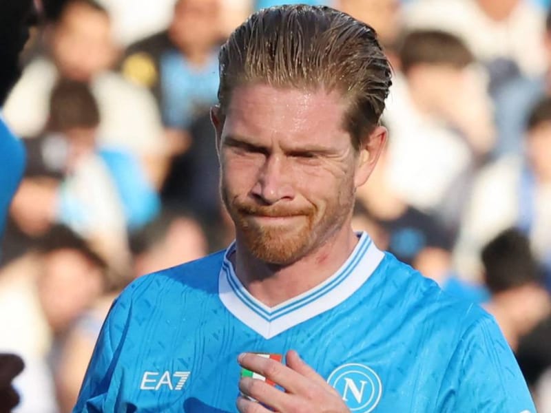 “De toestand is ernstig als zelfs Kevin De Bruyne overzicht en precisie verliest”: Napoli pijnlijk onderuit, bleke Rode Duivel bij de rust gewisseld