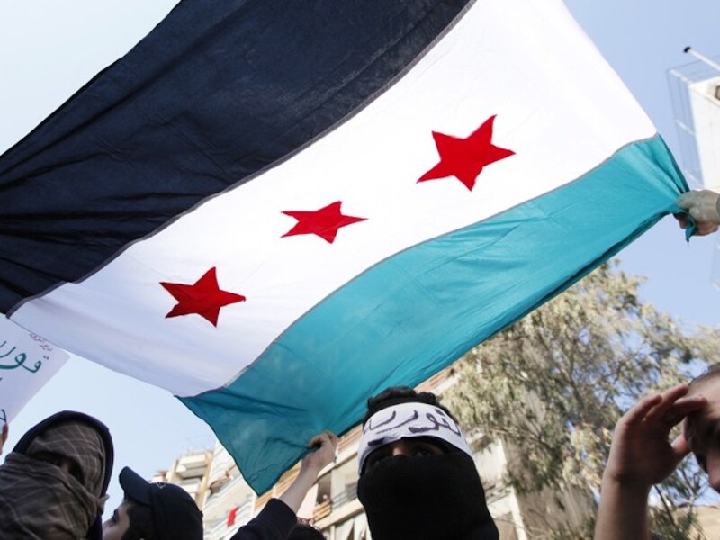 De vlag van de Syrische oppositie.