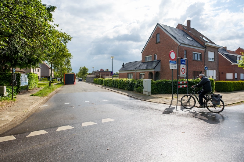 Kruispunt in Kardinaal Cardijnlaan krijgt proefopstelling met paaltjes ...
