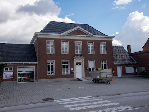 Oud gemeentehuis Massemen.