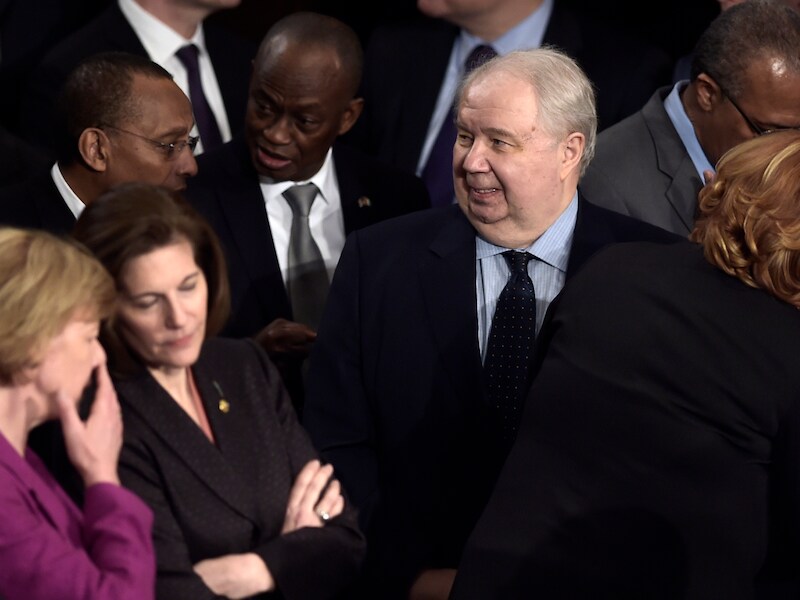 De Russische ambassadeur Sergei Kislyak dinsdag bij de toespraak van Donald Trump in het Congres in Washington.