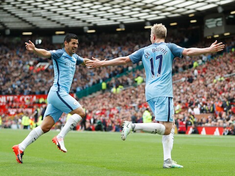 Nolito laat zich graag in het feestje betrekken bij de 0-1 van Kevin De Bruyne.