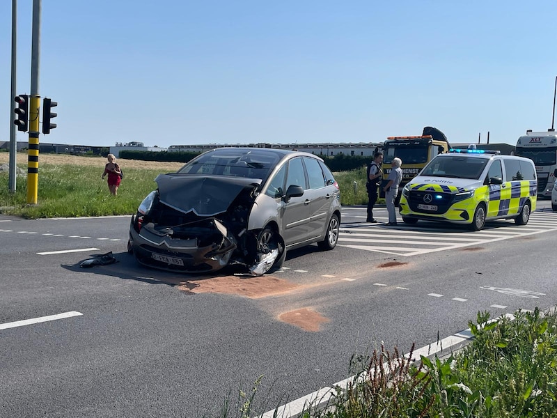 Twee jaar lang knipperden ze oranje, nu plots niet meer: oppositie pleit voor extra signalisatie aan verkeerslichten Ruiseleedsesteenweg