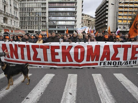 Griekenland protesteert tegen de geplande besparingen.