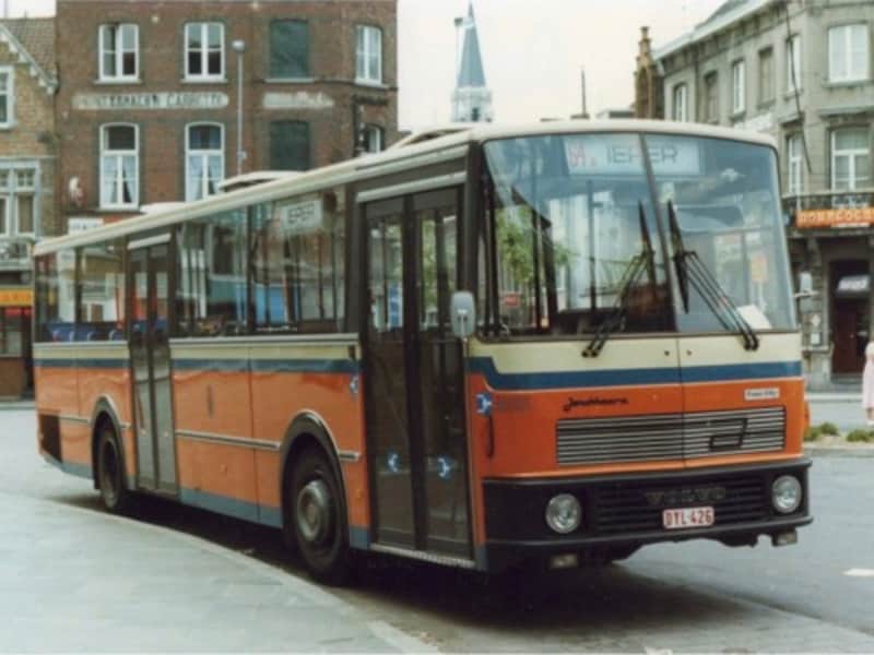 Met retrobus langs 100 jaar ondernemerschap in Roeselare tijdens Open Monumentendag