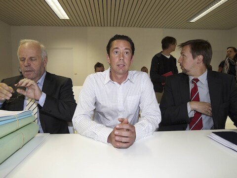 Leif Hoste werd vergezeld door advocaten Johnny Maesschalck en Kristof De Saedeleer.