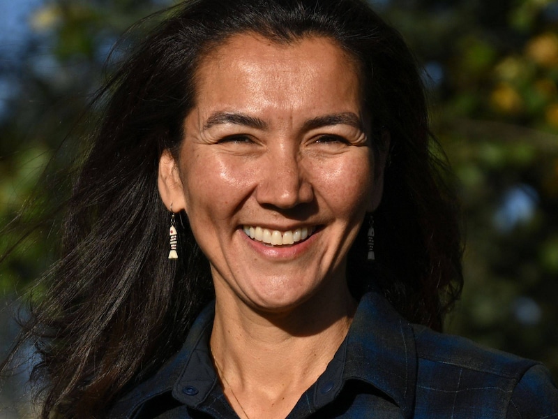 De Alaskaanse Mary Peltola is een van de opmerkelijkste kandidaten voor de Amerikaanse tussentijdse verkiezingen. 