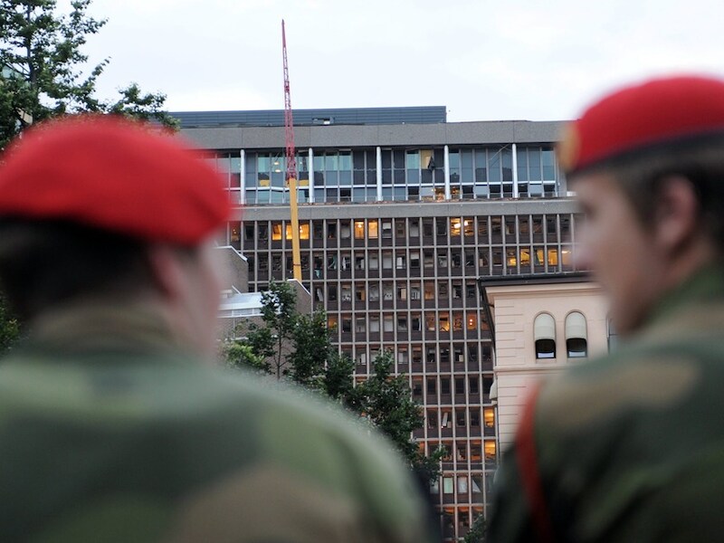 Het zwaar beschadigde overheidsgebouw in Oslo dat vorige vrijdag door een bomaanslag getroffen werd.