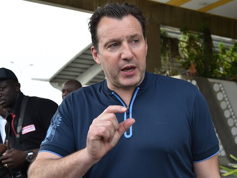 Marc Wilmots bij zijn aankomst in Ivoorkust op de luchthaven van Abidjan.