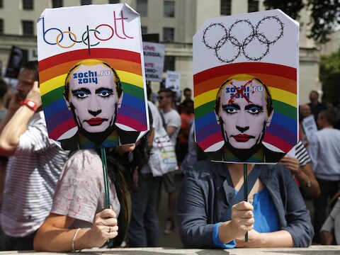 Activisten roepen op tot een boycott van de Olympische Spelen in Sotsji. Ze nemen het premier Poetin kwalijk geen andere dan 'niet-traditionele' seksuele voorkeuren te respecteren.