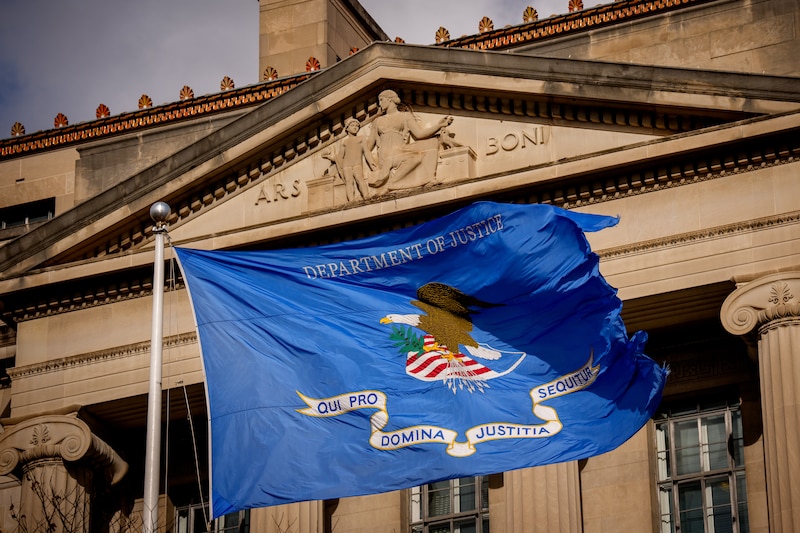 Het Amerikaanse Ministerie van Justitie is op grond van de 'Epstein Files Transparency Act' verplicht om vandaag documenten vrij te geven die betrekking hebben op de veroordeelde zedendelinquent Jeffrey Epstein.