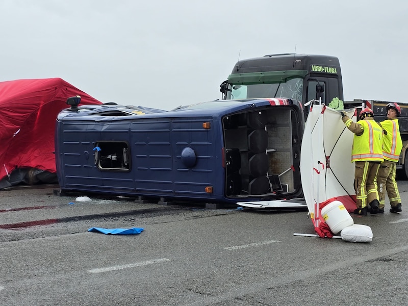 De bus had net de laatste vier kinderen afgezet. Er waren dus geen kinderen bij het ongeval betrokken.