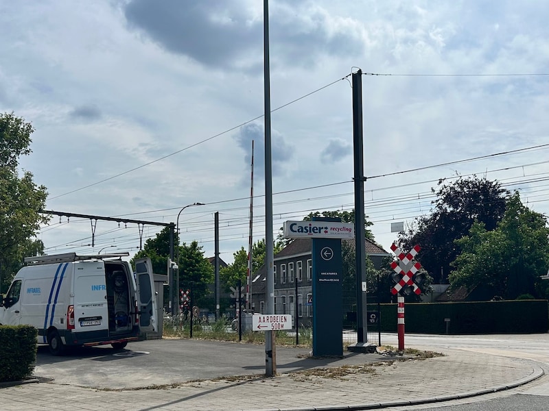 Na aanrijding met gehaaste automobilist op het spoor in Deerlijk: enkele uren geen treinen tussen Kortrijk en Oudenaarde