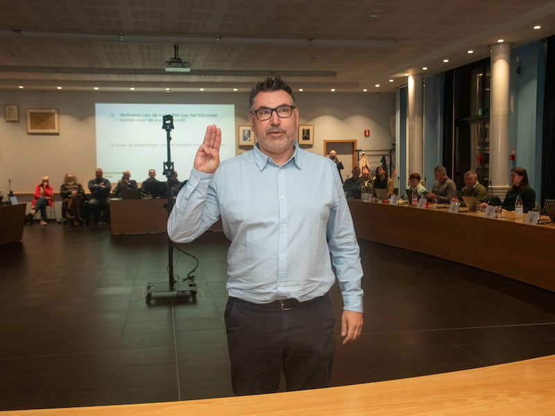 David Verhaeghe legt de eed af als nieuwe schepen in Merelbeke-Melle.