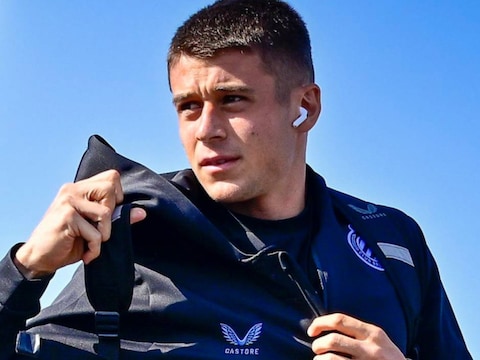 Nicolò Tresoldi op de luchthaven van Rennes