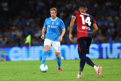 KIJK. Geen heldenrol voor luid onthaalde Kevin De Bruyne bij debuut voor eigen publiek: Napoli pakt diep in slot de zege tegen Cagliari