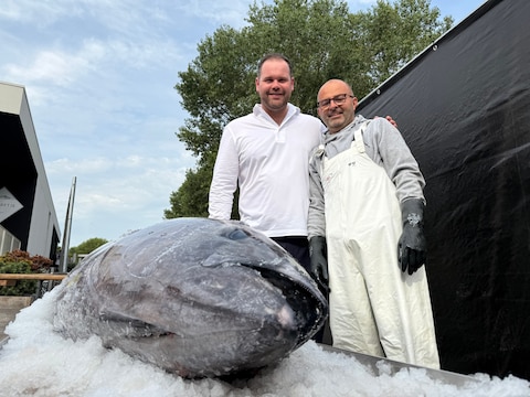 Speciaal voor de Visserijfeesten in Zeebrugge pakt zaakvoerder Eli Vandersnickt (30) uit met een stunt van formaat.