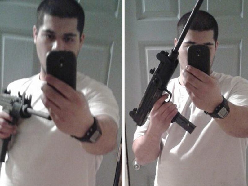 Jules Bahler poseert met het geweer dat hij gebruikte bij de overval