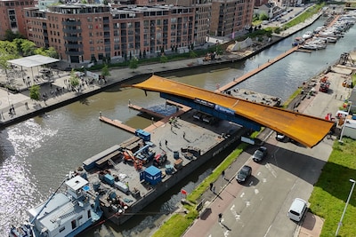 KIJK. Nieuwe brug van 157,5 ton vaart Kanaalkom binnen: “Hie