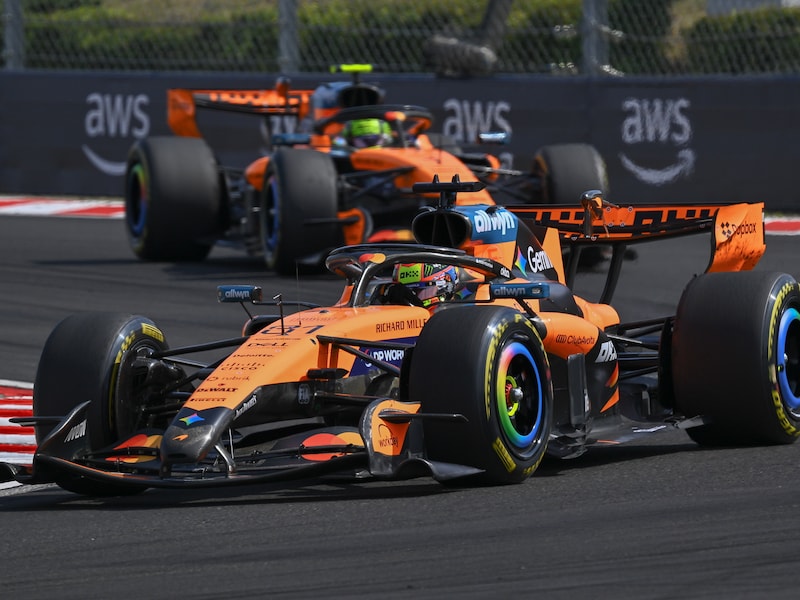 Lando Norris wint GP van Hongarije voor Max Verstappen en Kimi Antonelli, Oscar Piastri loopt zege mis door opgave