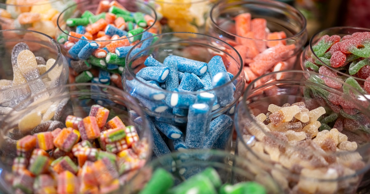 Zestiger doorzoekt snoepwinkel in Mechelen, uitbater betrapt hem: “Hij werd overgebracht naar de gev