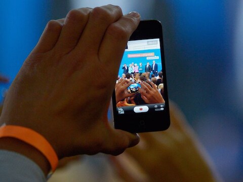 Duitse politici vrezen dat de NSA hen via hun iPhones zal afluisteren.