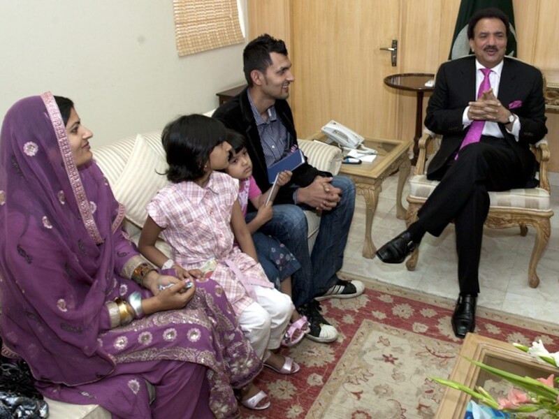 Rehman Malik (R)