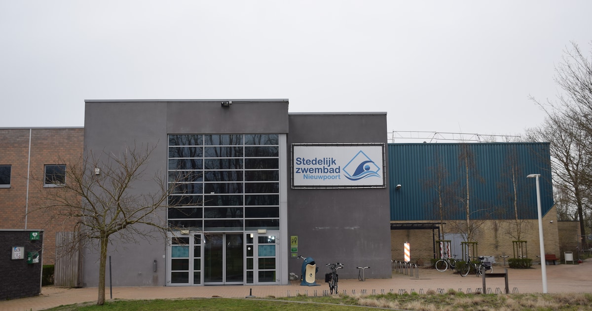 Vier valentijn in het zwembad van Nieuwpoort