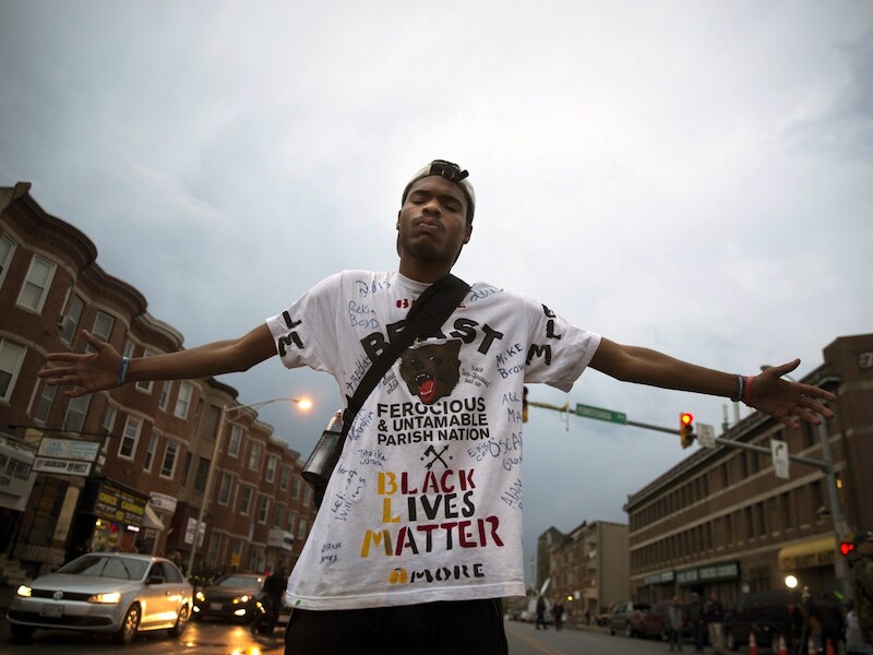 Een betoger in Baltimore.